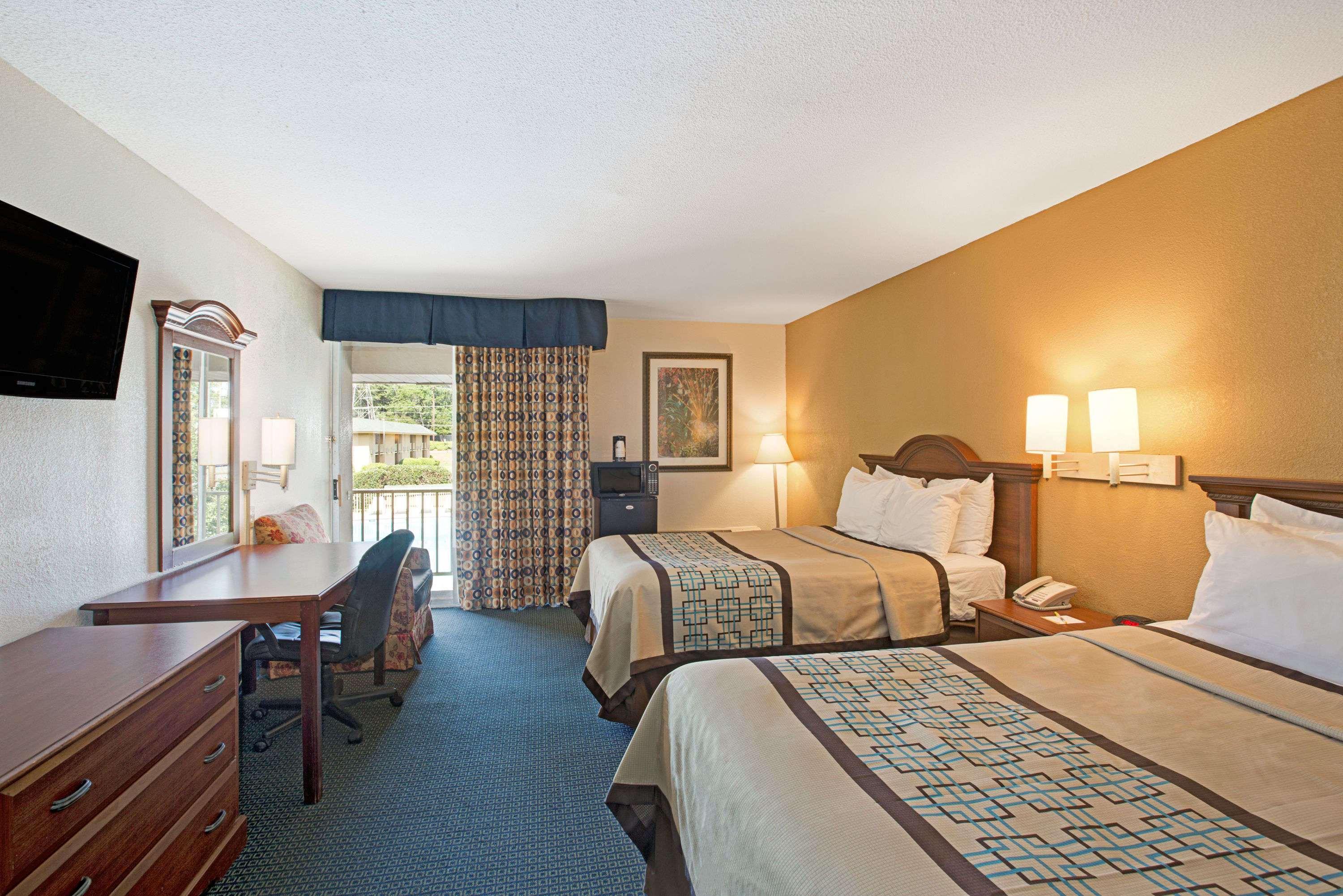 Days Inn By Wyndham Charlotte/Woodlawn Near Carowinds Exterior photo
