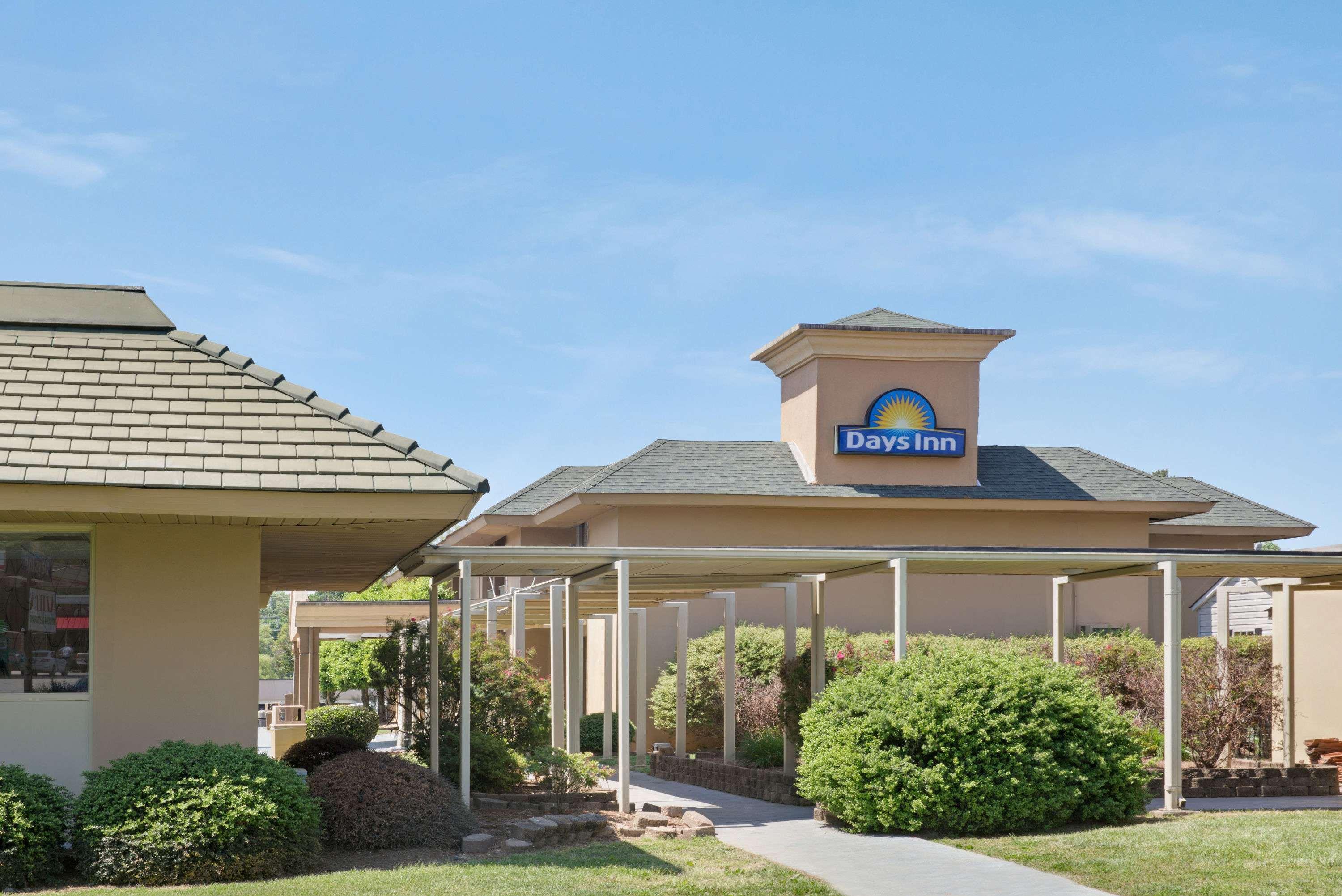 Days Inn By Wyndham Charlotte/Woodlawn Near Carowinds Exterior photo