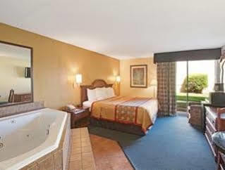 Days Inn By Wyndham Charlotte/Woodlawn Near Carowinds Exterior photo
