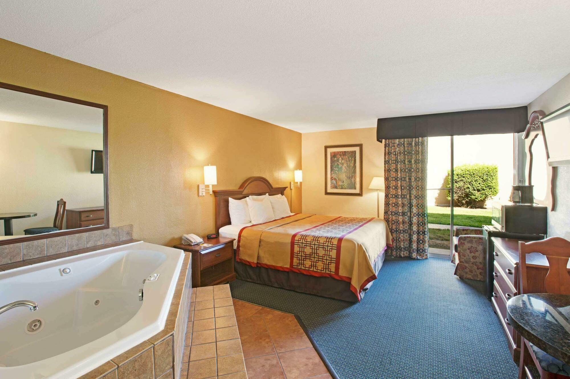 Days Inn By Wyndham Charlotte/Woodlawn Near Carowinds Exterior photo